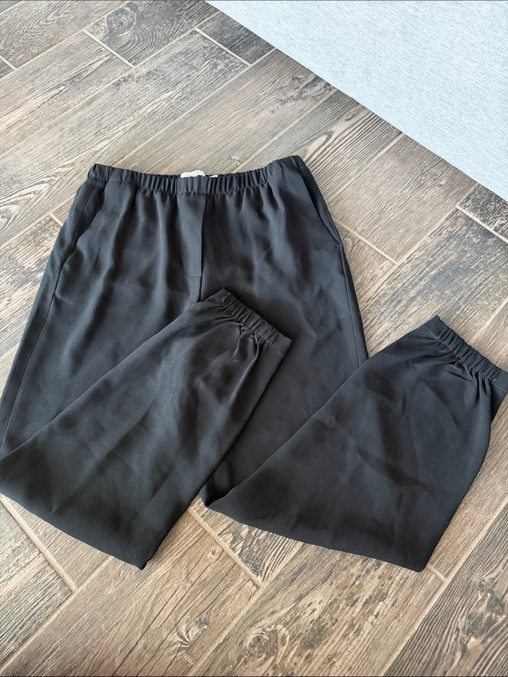 Vince. Black Elastic-Waist Pants